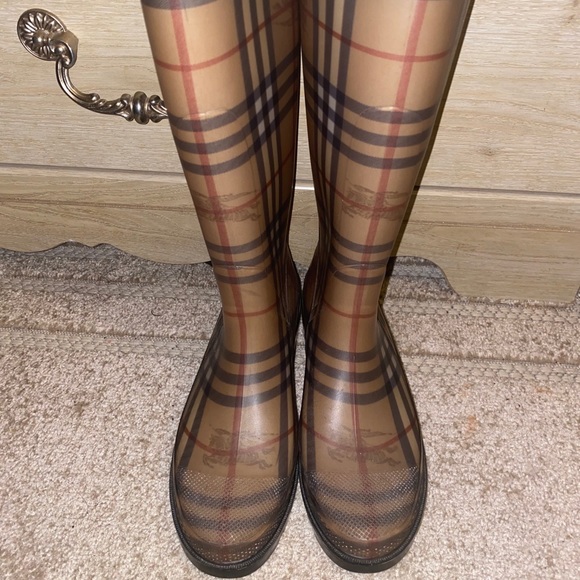 100% authenic burberry rain boots - Picture 1 of 3